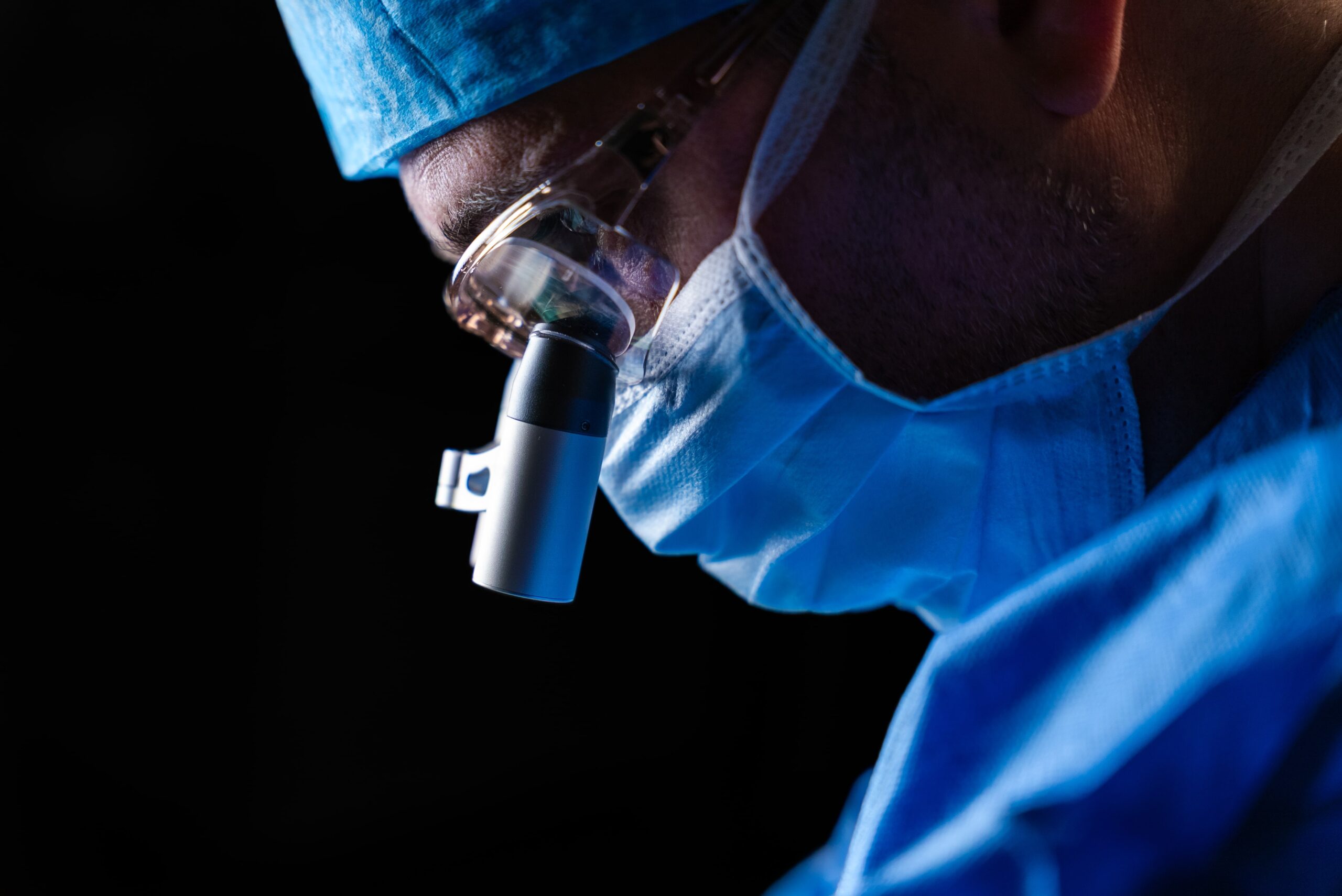Prof. Dr. med. Maziar Shafighi_Schönheitschirurg_Muri bei Bern_Operation