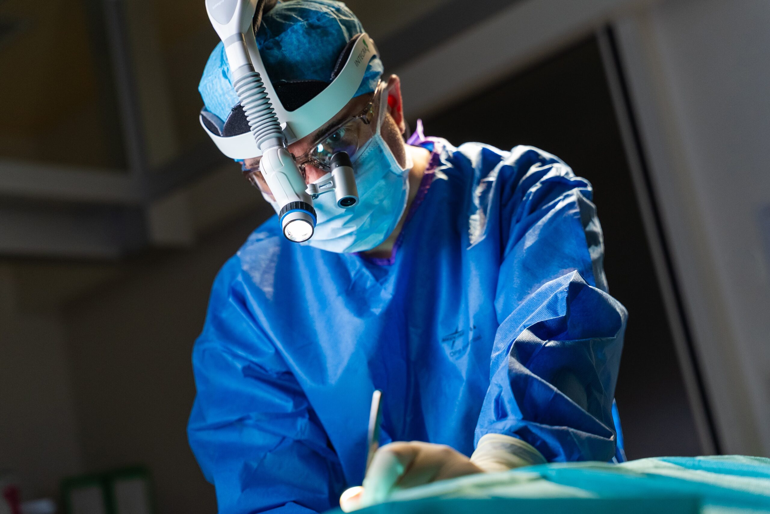 Prof. Dr. med. Maziar Shafighi_Schönheitschirurg_Muri bei Bern_Operation_